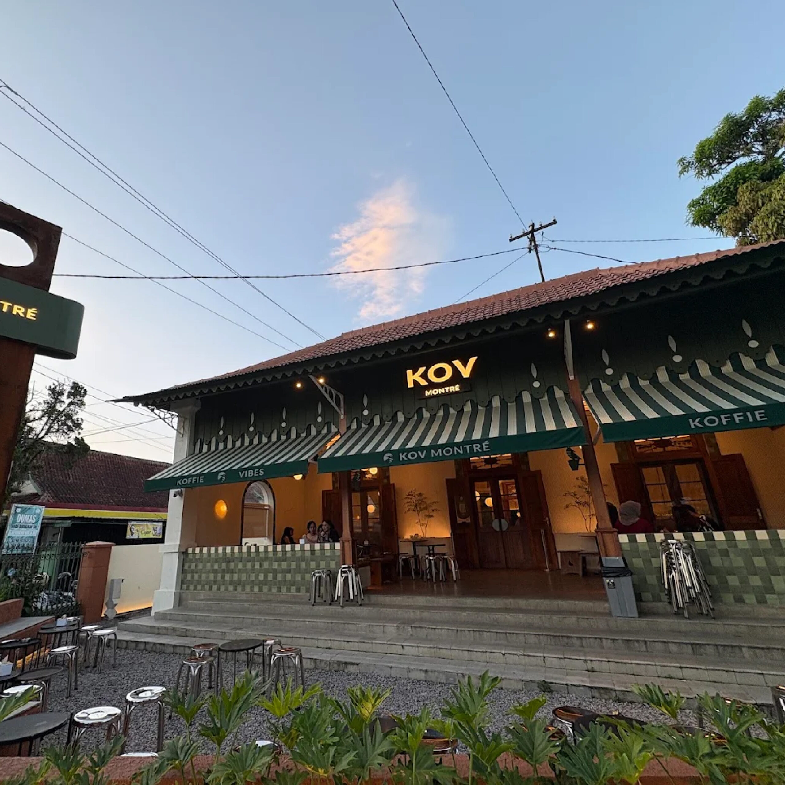 KOV Koffie Montré di Jalan Diponegoro, Salatiga